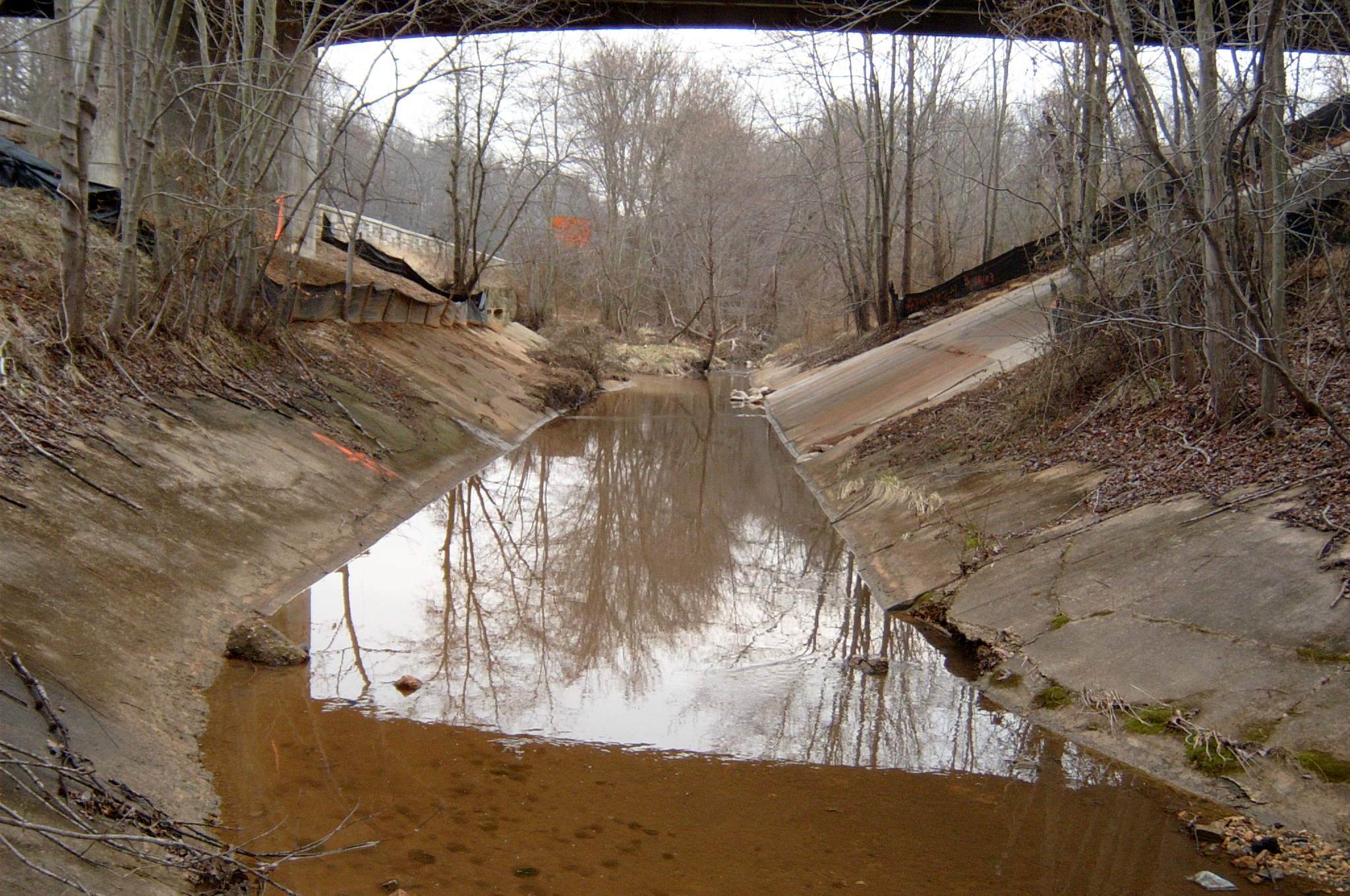 Field photo showing stream conditions at site ANAC-102-R-2004-40