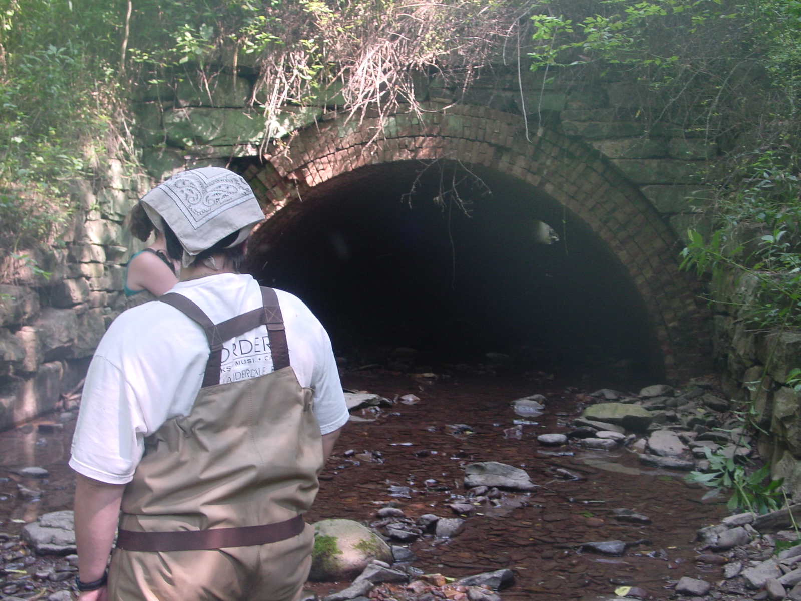Field photo showing stream conditions at site COCA-113-N-2003-4