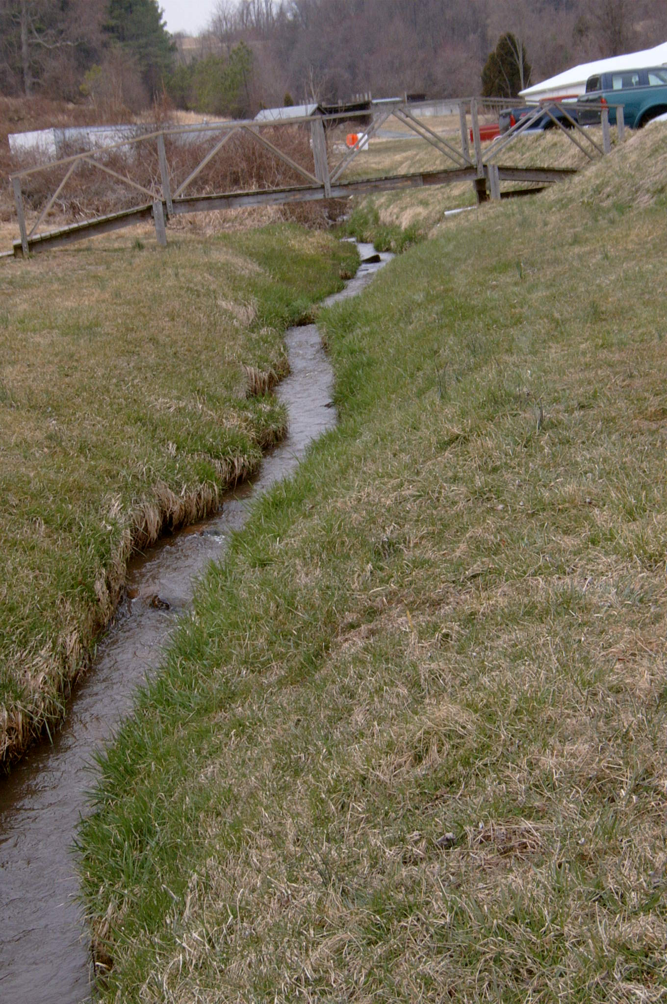 Field photo showing stream conditions at site DEER-115-R-2004-56