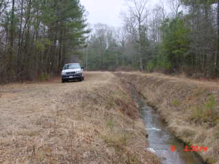 Field photo showing stream conditions at site DIVI-110-R-2001-2
