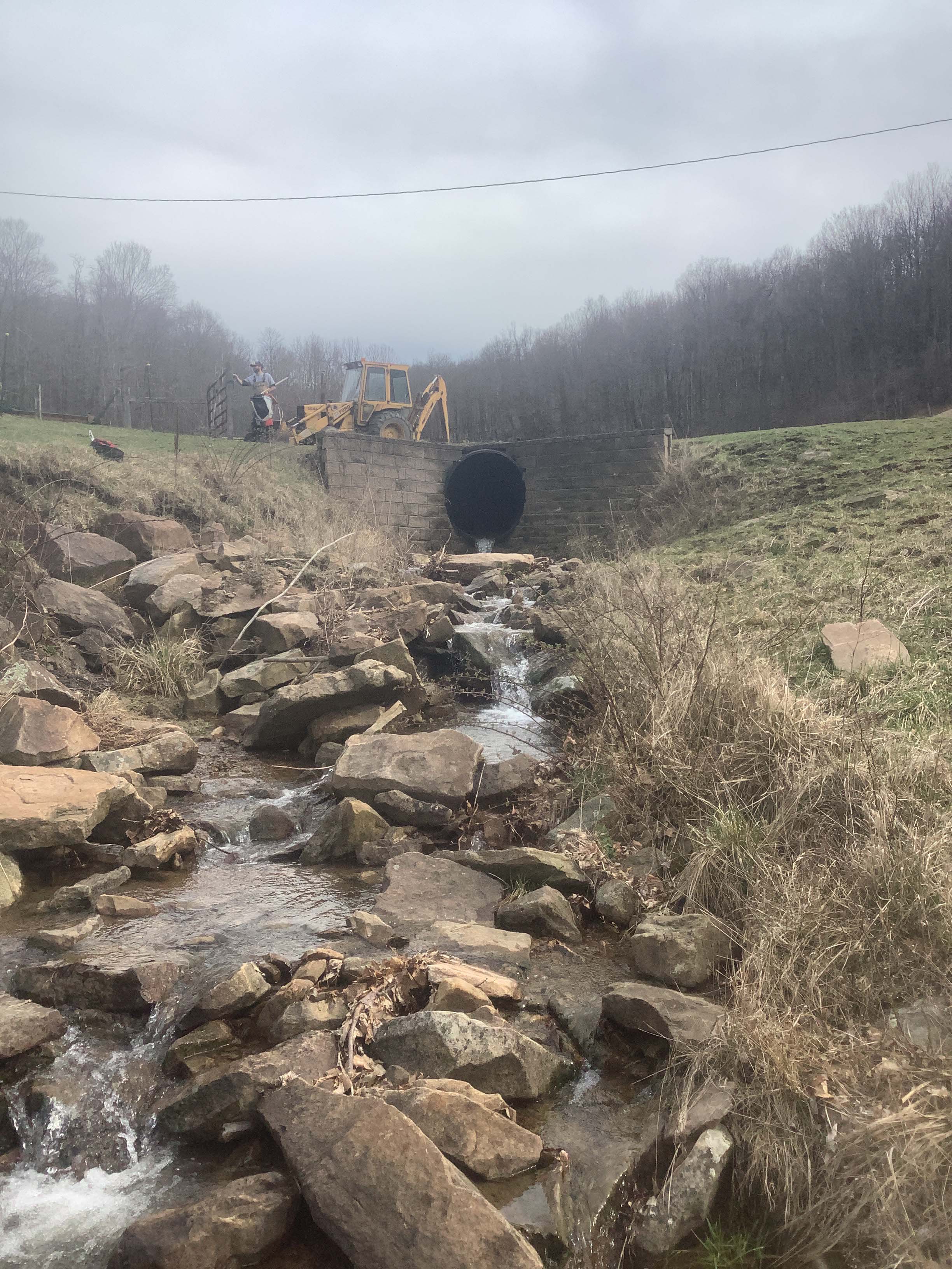 Field photo showing stream conditions at site GEOR-124-R-2023_Midpoint_facing_upstream_