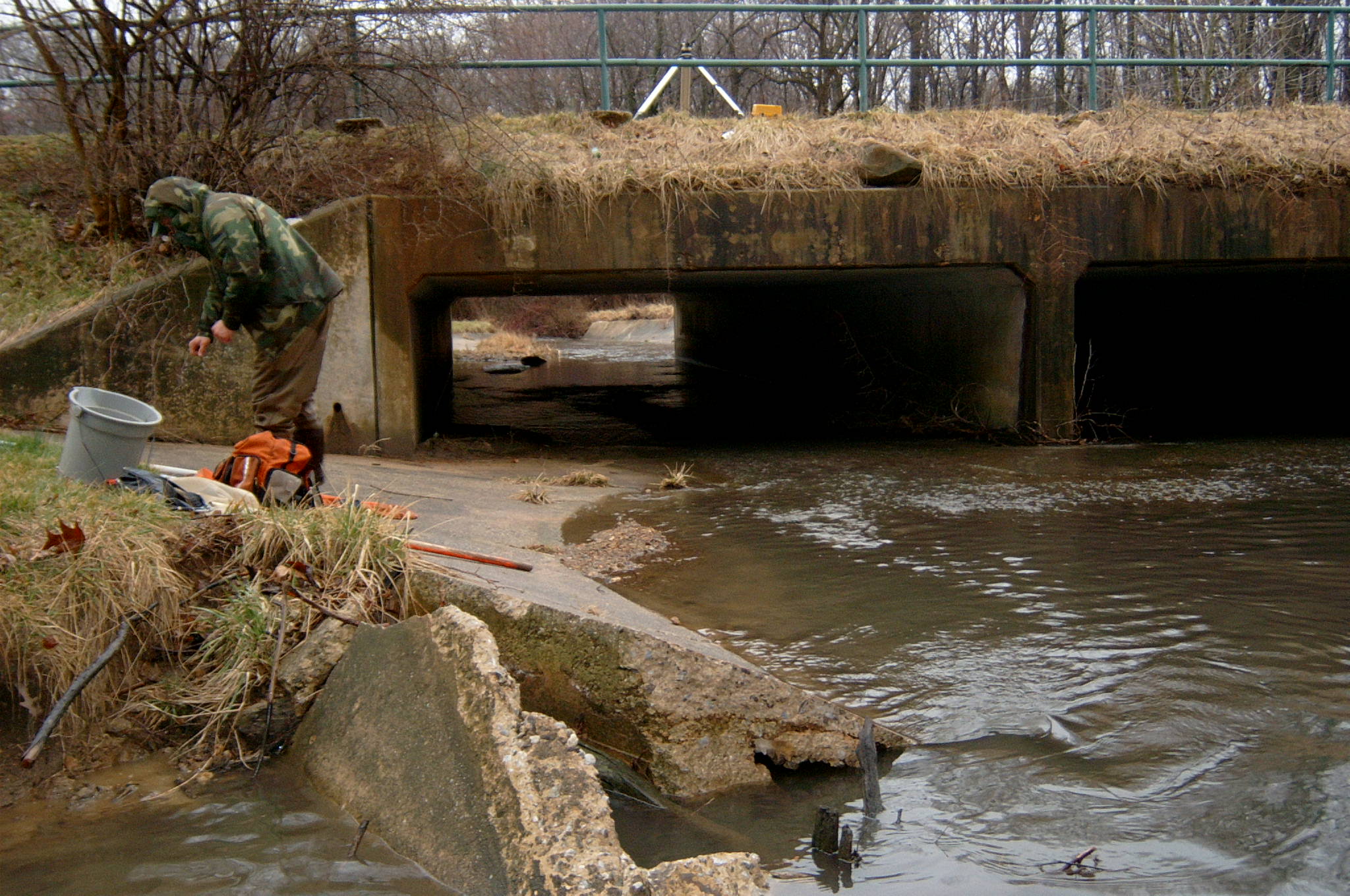 Field photo showing stream conditions at site GWYN-104-R-2004-105