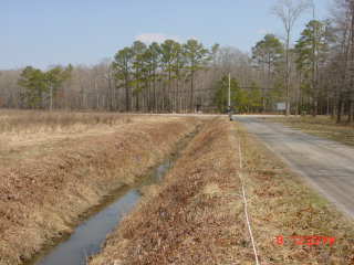 Field photo showing stream conditions at site ISLE-107-R-2001-1