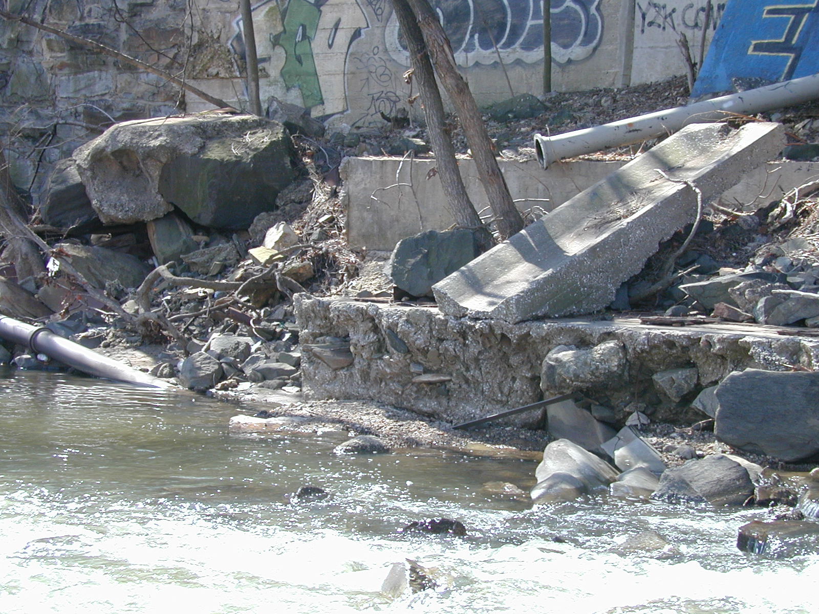 Field photo showing stream conditions at site JONE-312-R-2002-338