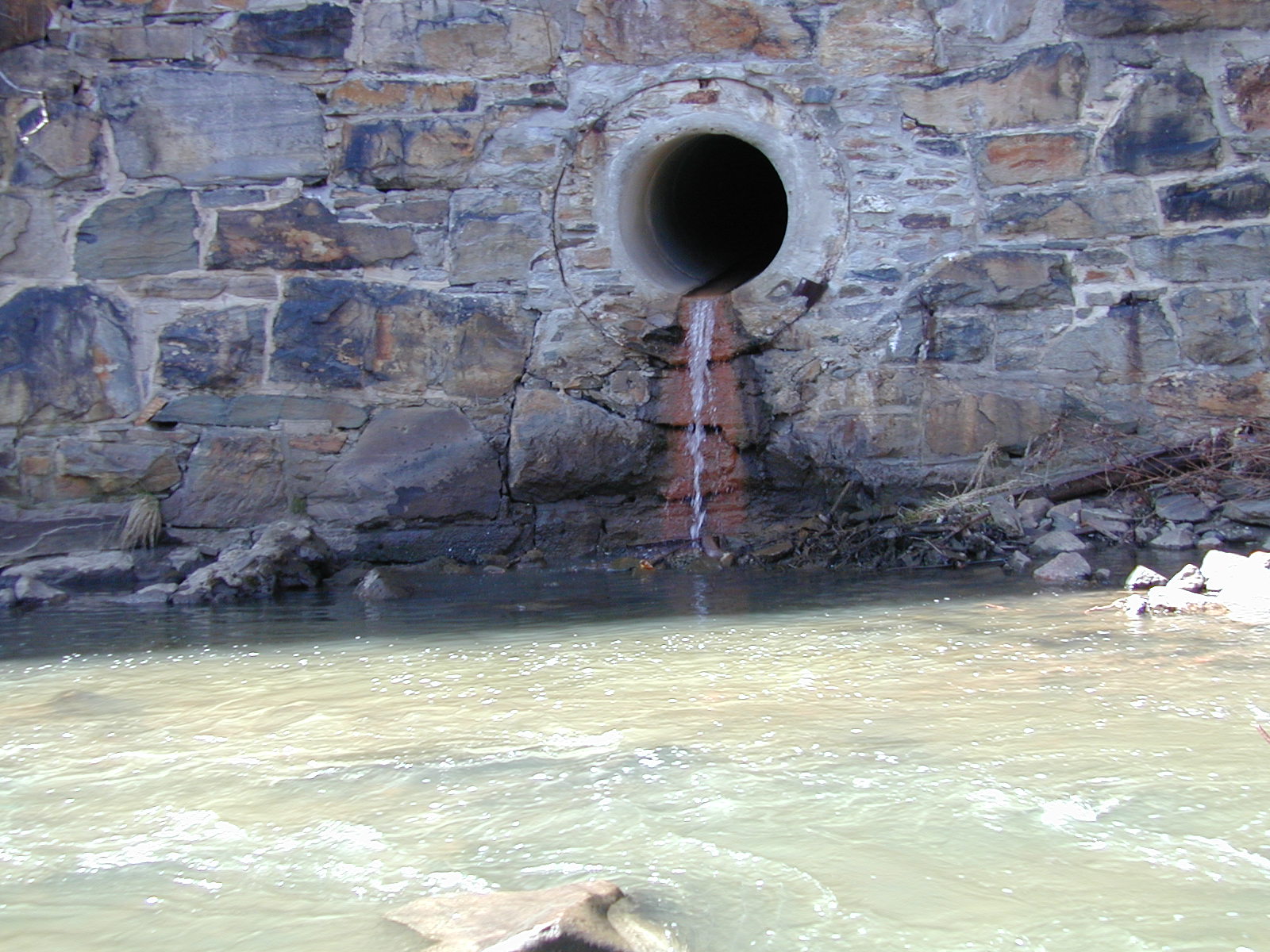 Field photo showing stream conditions at site JONE-312-R-2002-340