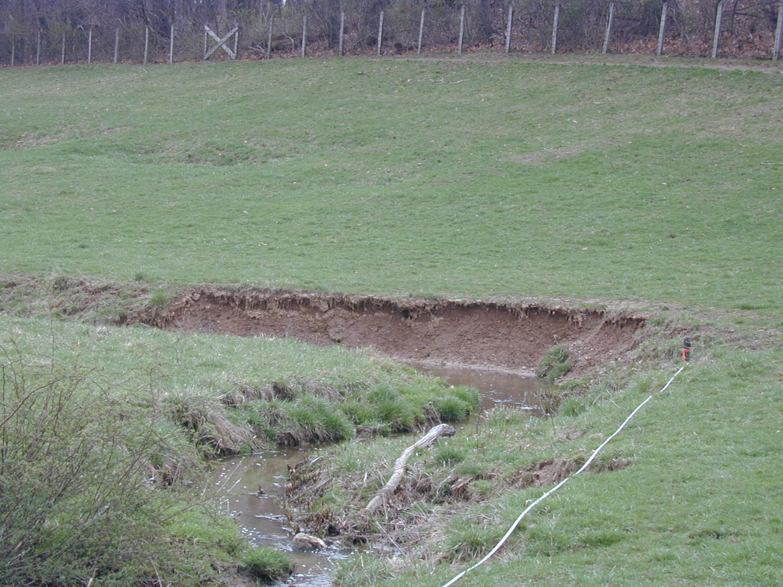 Field photo showing stream conditions at site LOCH-122-R-2002-507