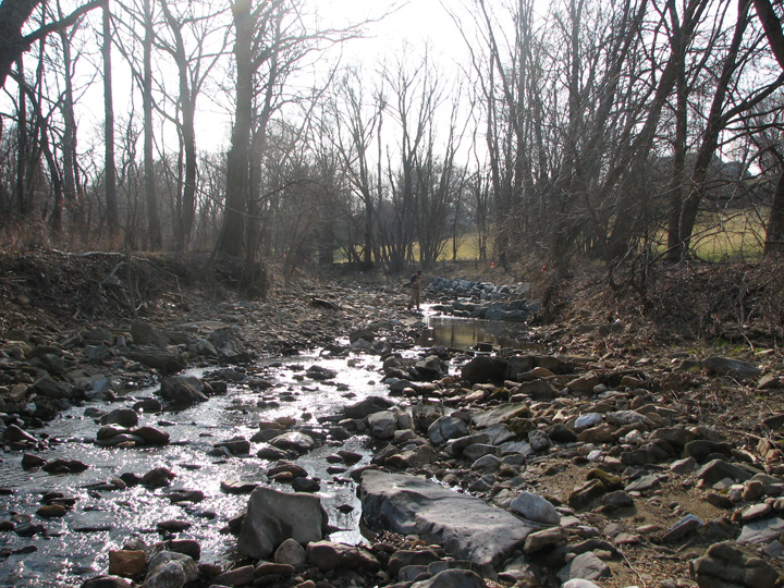 Field photo showing stream conditions at site LOGU-104-R-2007-2