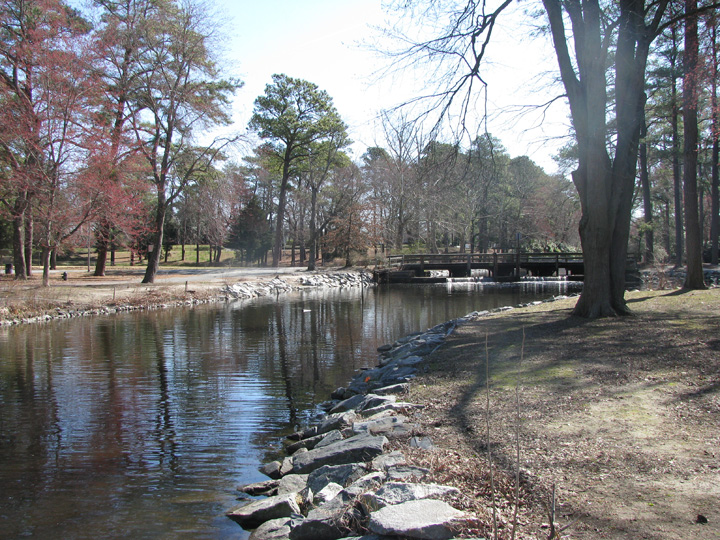 Field photo showing stream conditions at site LOWI-314-R-2009-2
