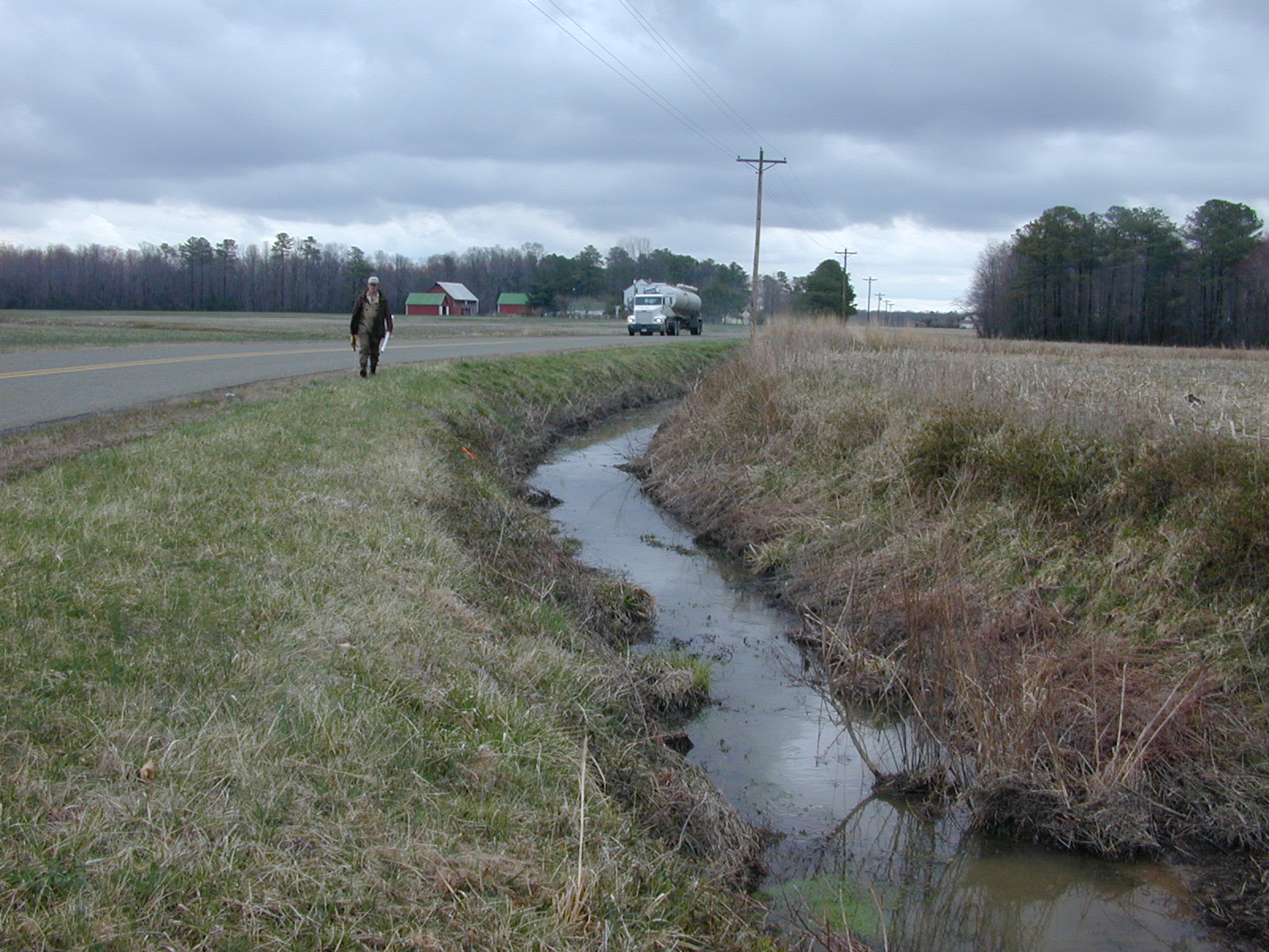 Field photo showing stream conditions at site MACK-107-R-2004-1