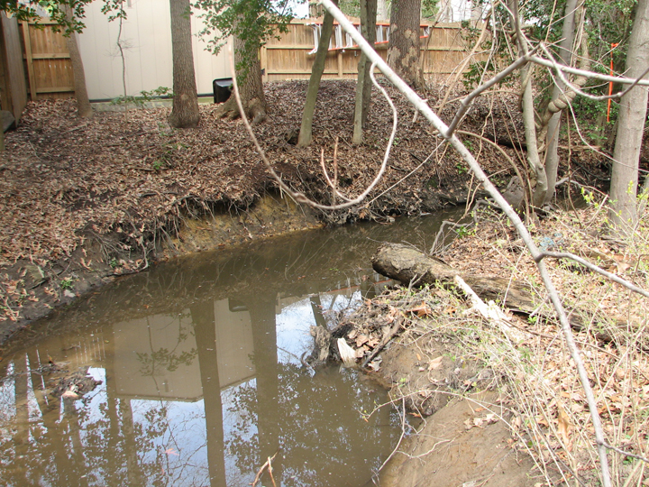 Field photo showing stream conditions at site MAGO-107-B-2008-2