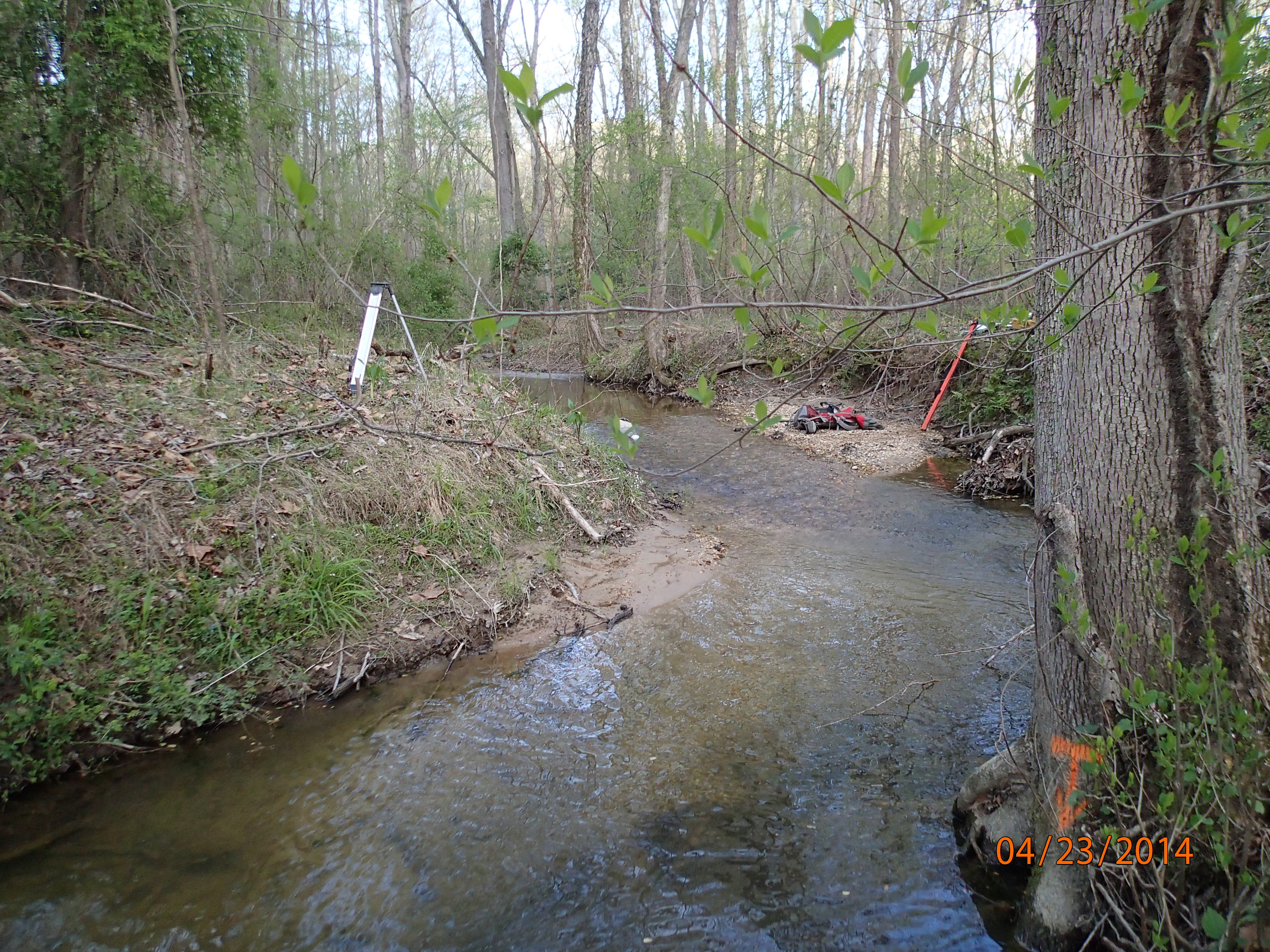 Field photo showing stream conditions at site MATT-104-R-2014-MidpointUpstream