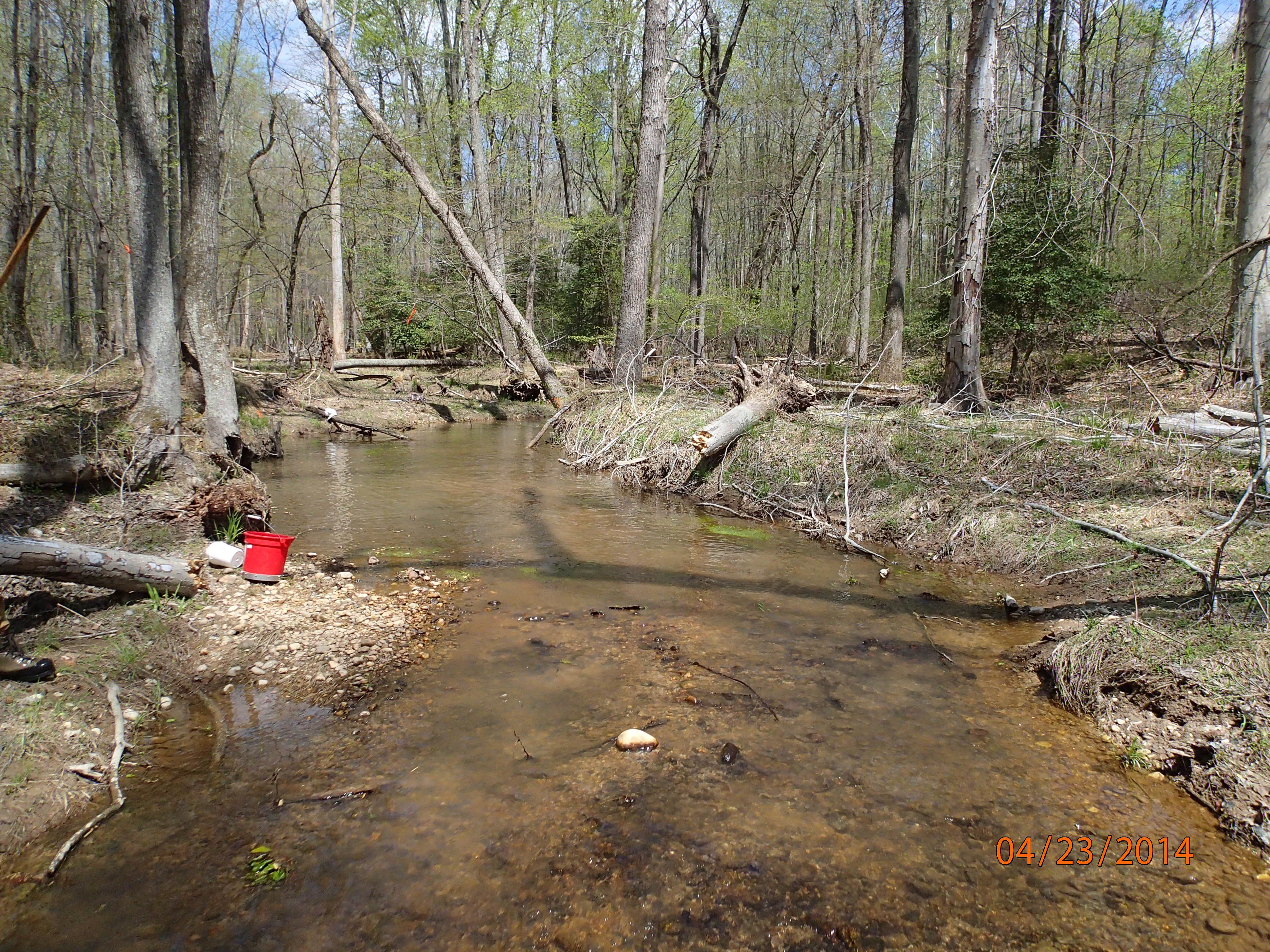 Field photo showing stream conditions at site MATT-105-R-2014-MidpointUpstream