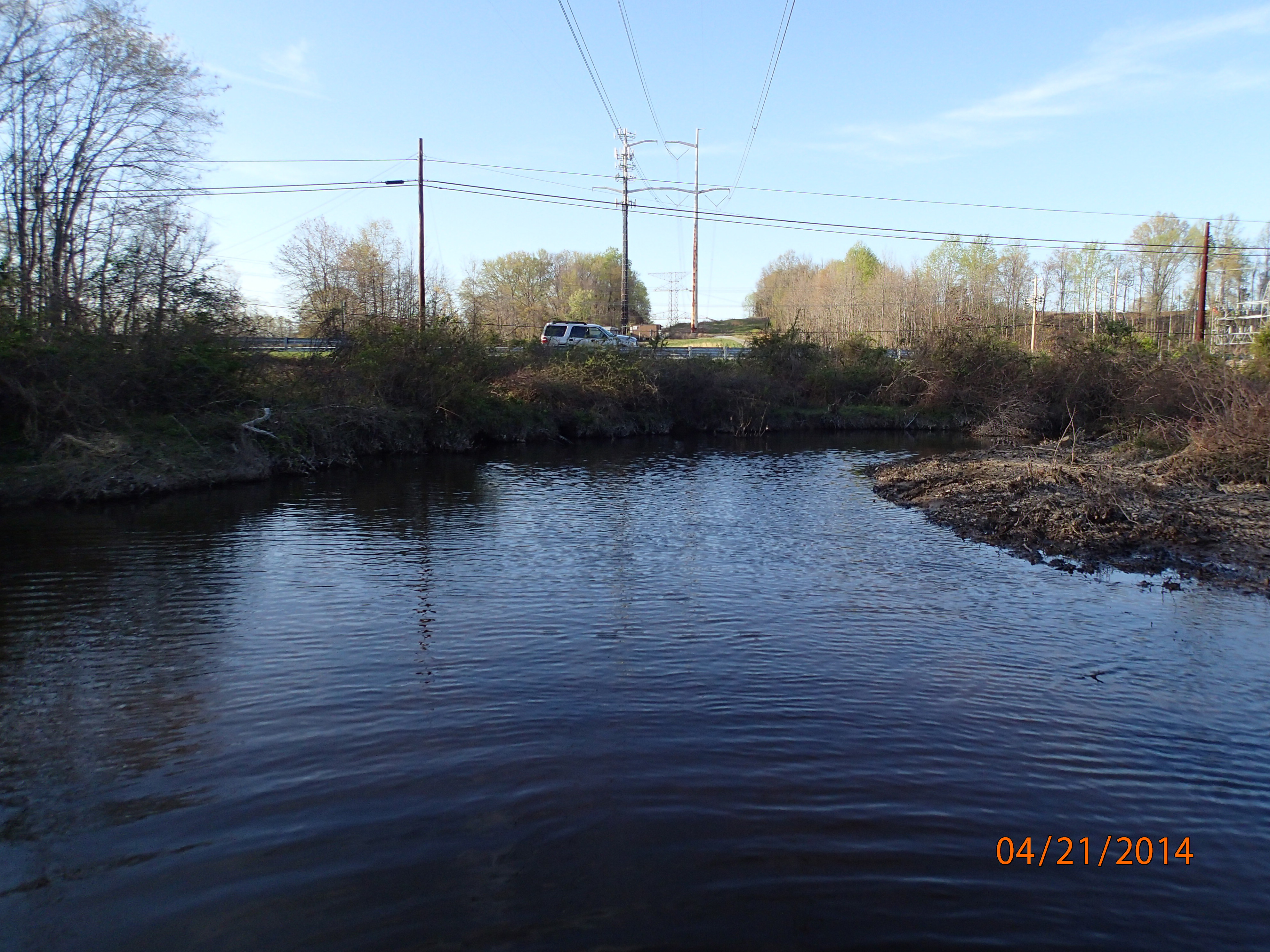 Field photo showing stream conditions at site MATT-216-R-2014-MidpointUpstream