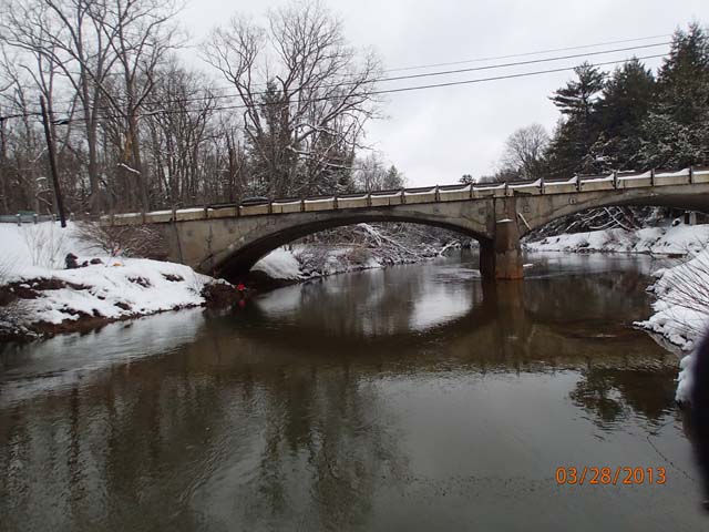 Field photo showing stream conditions at site YOUG-401-X-2013-25mDownstream
